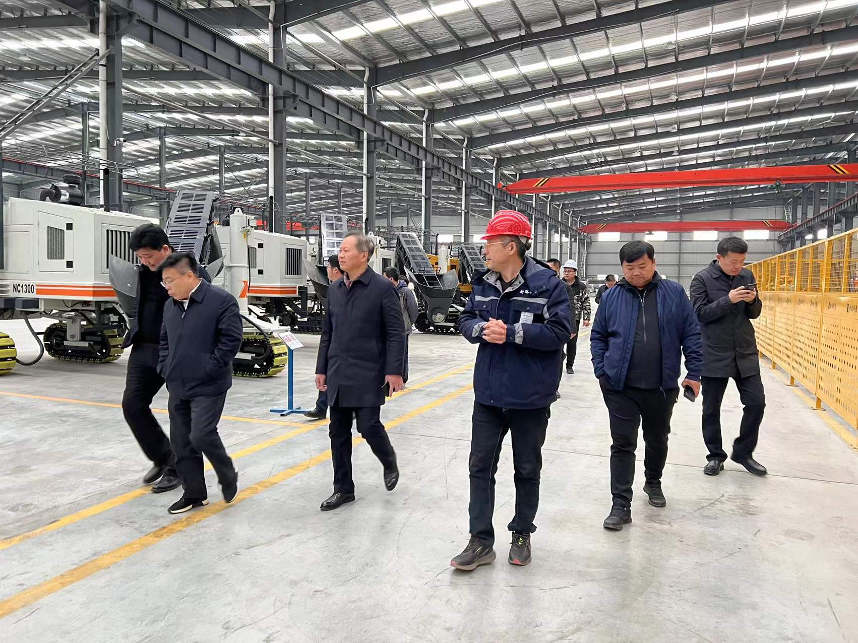 熱烈歡迎徐州市委市政府、淮海國(guó)際港務(wù)區(qū)、柳新鎮(zhèn)一行領(lǐng)導(dǎo)來我司參觀考察工作